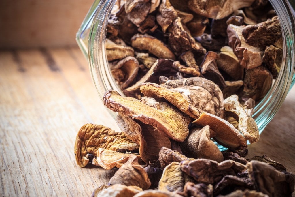 click to enable picture of dried mushrooms in a jar